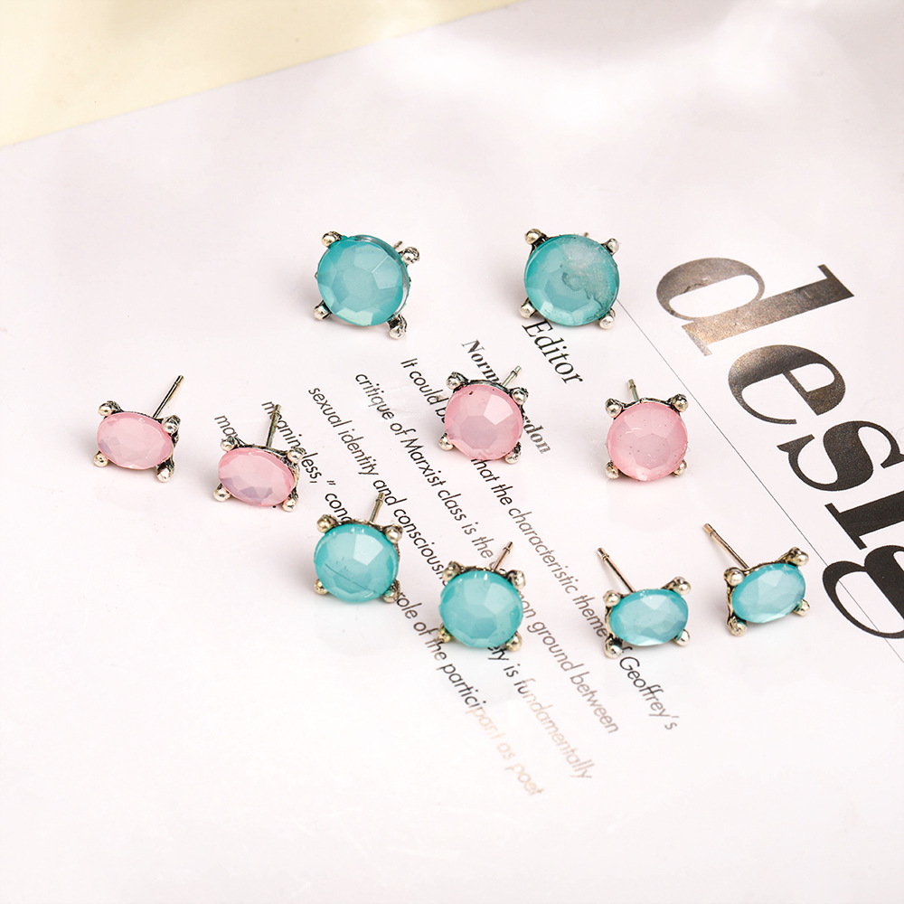 Cross-border jewelry: simple, fashionable, retro geometric multi-color zircon stud earrings set, multi-color dazzling 5-piece women's earrings Application Scenario