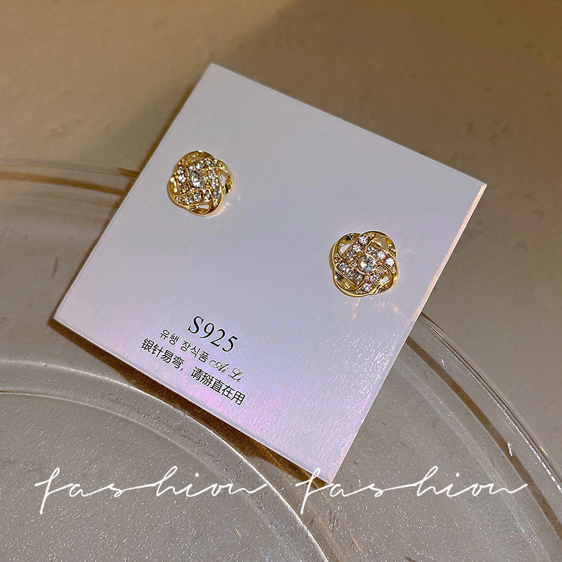 Zircon stud silver needle women's small earrings, a niche design with a sense of sophistication, a new 2023 stylish and light luxury ear accessory Specification drawing