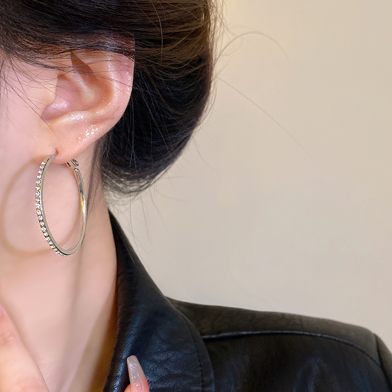 S925 Silver Needle Exaggerated large ear rings for women, Korean personality and style, ear studs, fashionable ear buckles, circle earrings and accessories Specification drawing