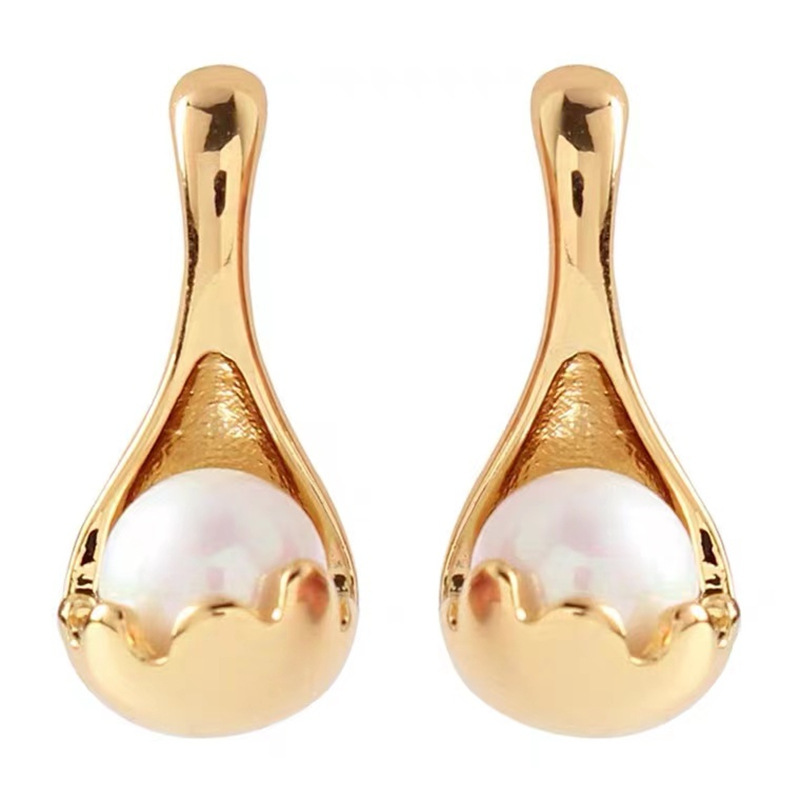 S925 silver needle high heels stud earrings for women, Korean retro style French earrings, fashionable pearl stud earrings Item Picture