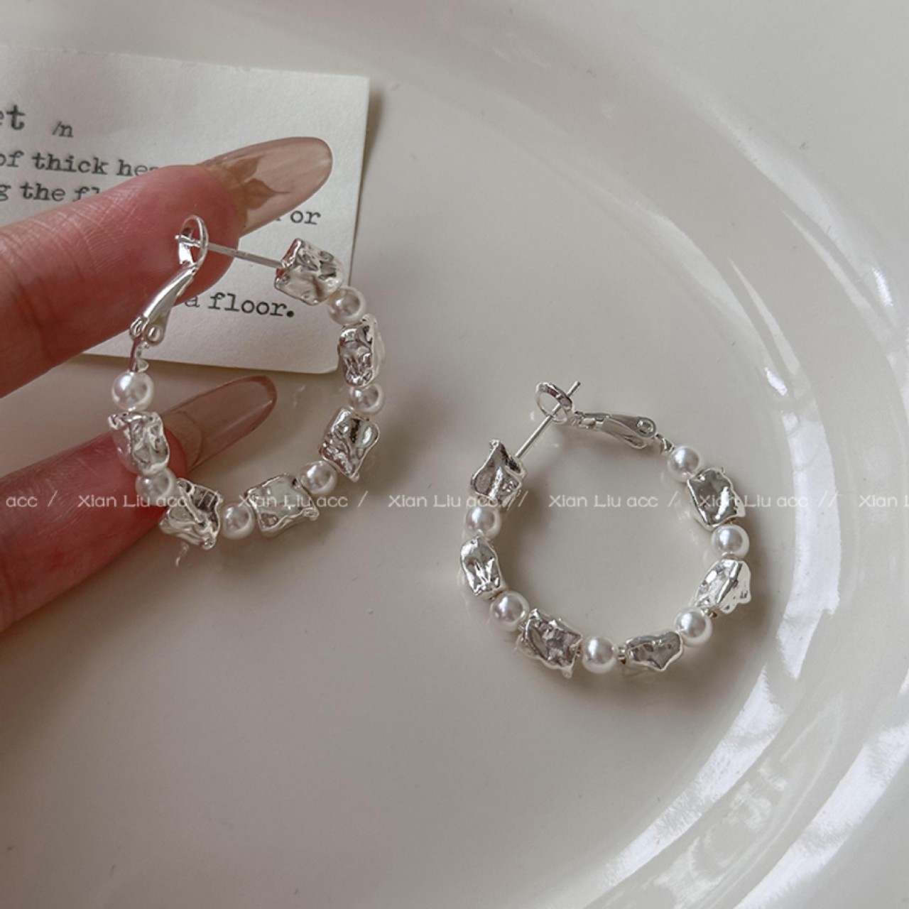 Unique lava pearl ring earrings, a niche design for women, high-end stud earrings, a fashionable ear accessory with an atmosphere for autumn and winter Application Scenario