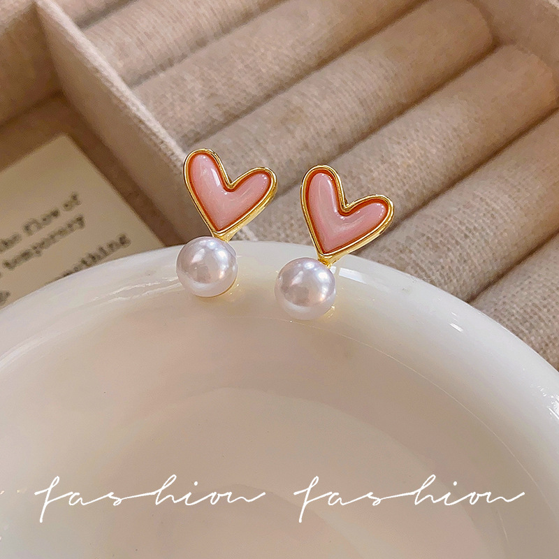 Fashionable and versatile heart-shaped pearl earrings, a new bestseller for women in 2025, exuding a sense of high-end luxury with a light heart pendant and elegant stud earrings Specification drawing