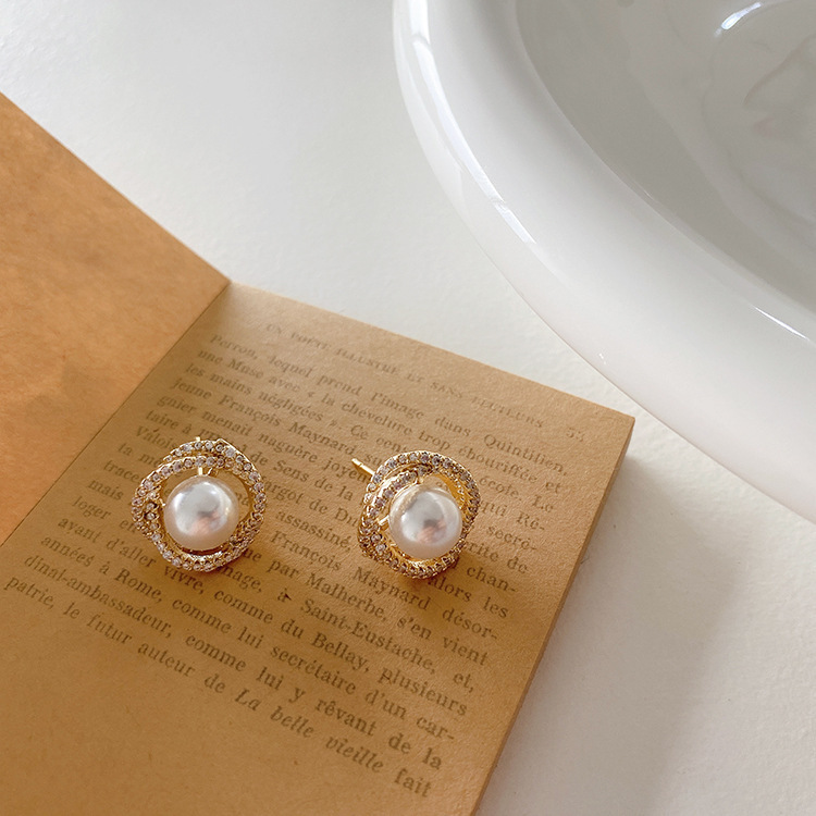 The new S925 silver needle trendy vortex pearl stud earrings for women, with a simple and cold Korean style, are small and trendy earrings Specification drawing