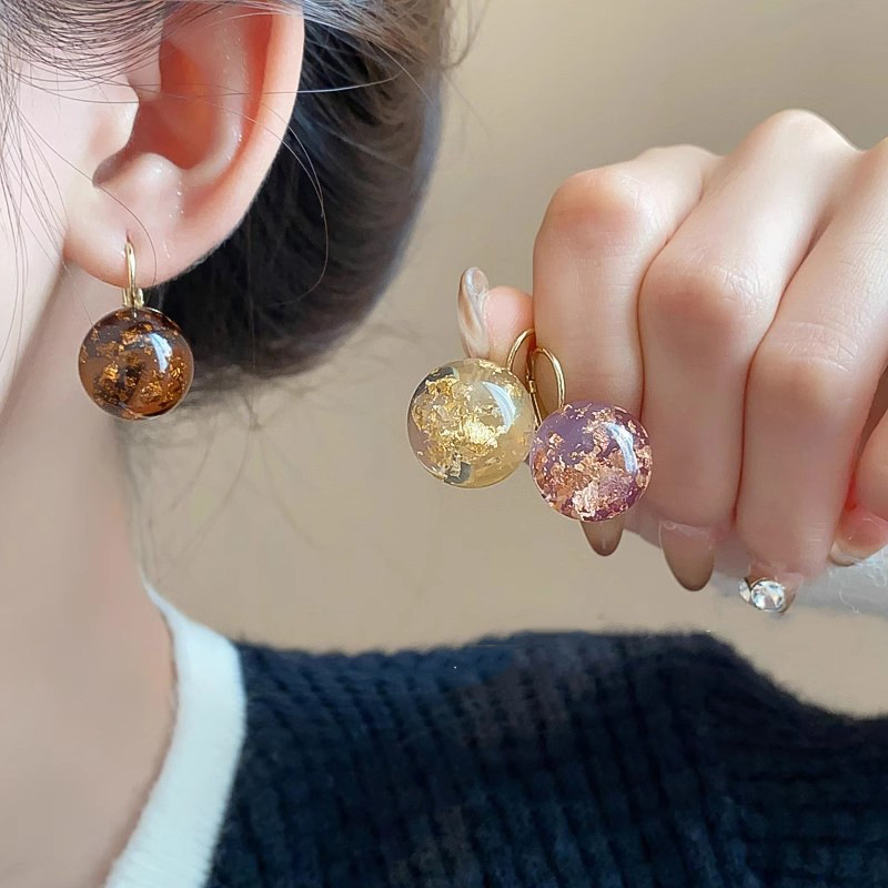 Hong Kong-style retro, clear and transparent round ball-tinted stud earrings, women's light luxury and high-end fashion earrings, unique and niche design earrings full figure