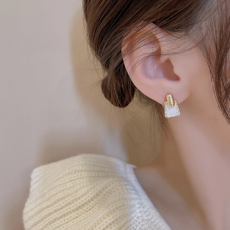 Ins-style simple and retro oil-dripping geometric stud earrings for women, Korean style, niche design sense earrings, 925 silver needle earrings Specification drawing