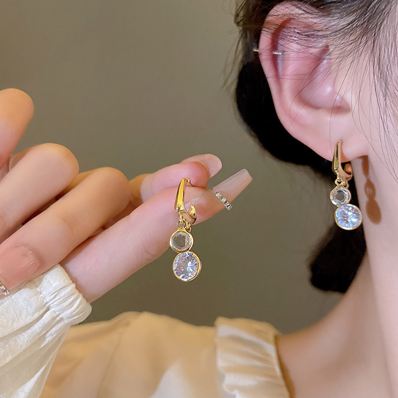 Unique design sense, light luxury, fringed zircon earrings, women's niche fashion, high-end feel, versatile Korean version new stud earrings Specification drawing