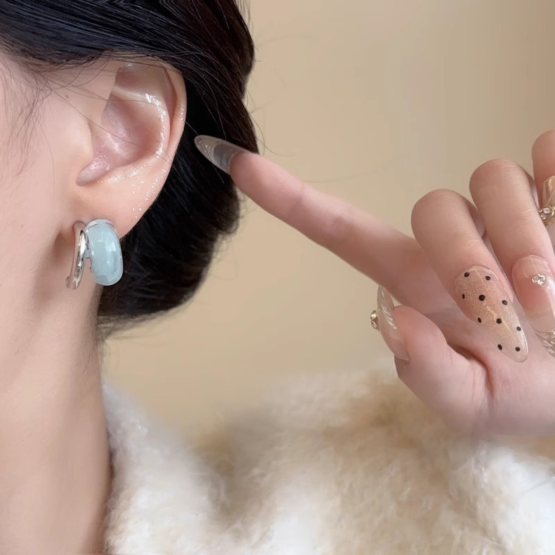 925 Silver Needle blue C-shaped earrings, women's niche design, ice-transparent ear studs, light luxury and high-end unique earrings Application Scenario