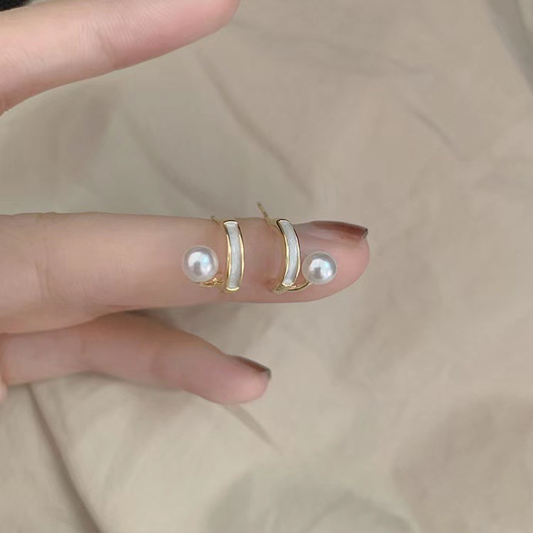 Natural mother-of-pearl stud earrings with a sense of design, feminine charm, versatile and trendy, small ear rings, niche and exquisite oil-dropping earrings Specification drawing