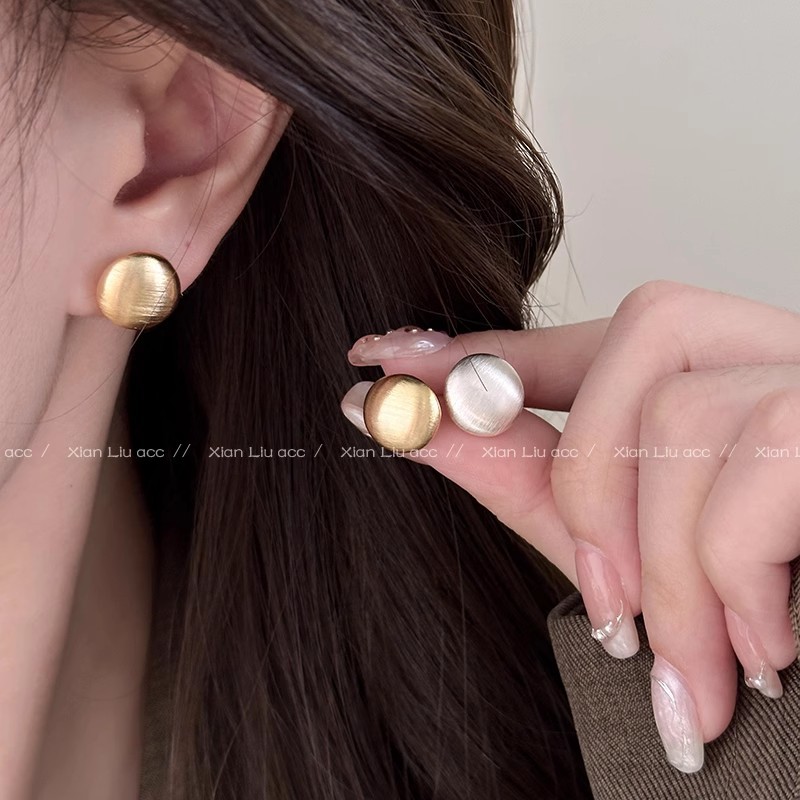 Golden brushed round stud earrings for women, with a light luxury and high-end look, unique and elegant style. Niche design, exquisite and simple earrings full figure