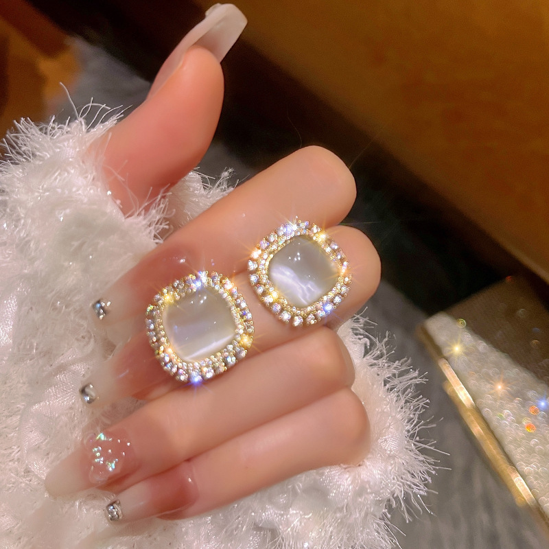 s925 Silver needle diamond-encrusted geometric earrings for women, Korean cold style, simple and fashionable style, stud earrings, versatile earrings Specification drawing