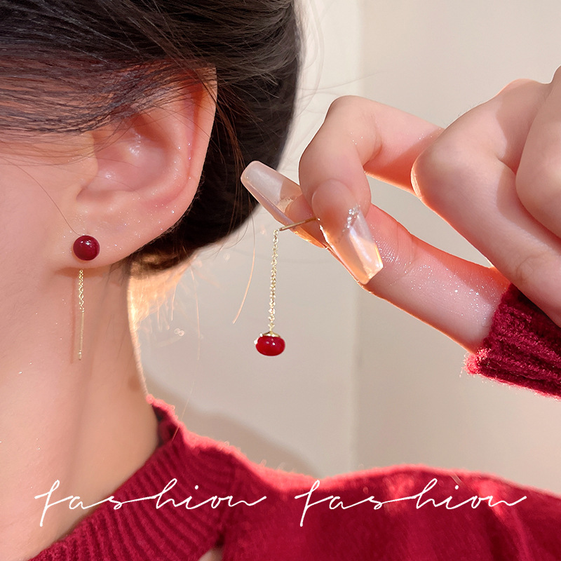 s925 Silver Needle earrings with red bead ear thread are a niche, light luxury, versatile, fashionable and trendy trendy earpiece that has become a popular online celebrity full figure
