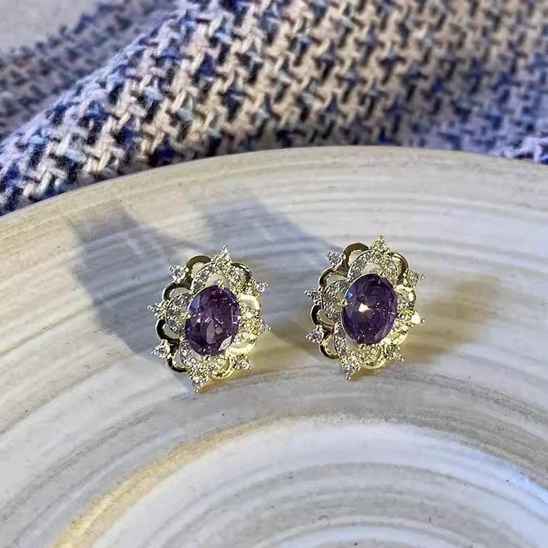 French court-style amethyst lace stud earrings for women, a light luxury, niche and high-end look, retro and fashionable earrings details Picture