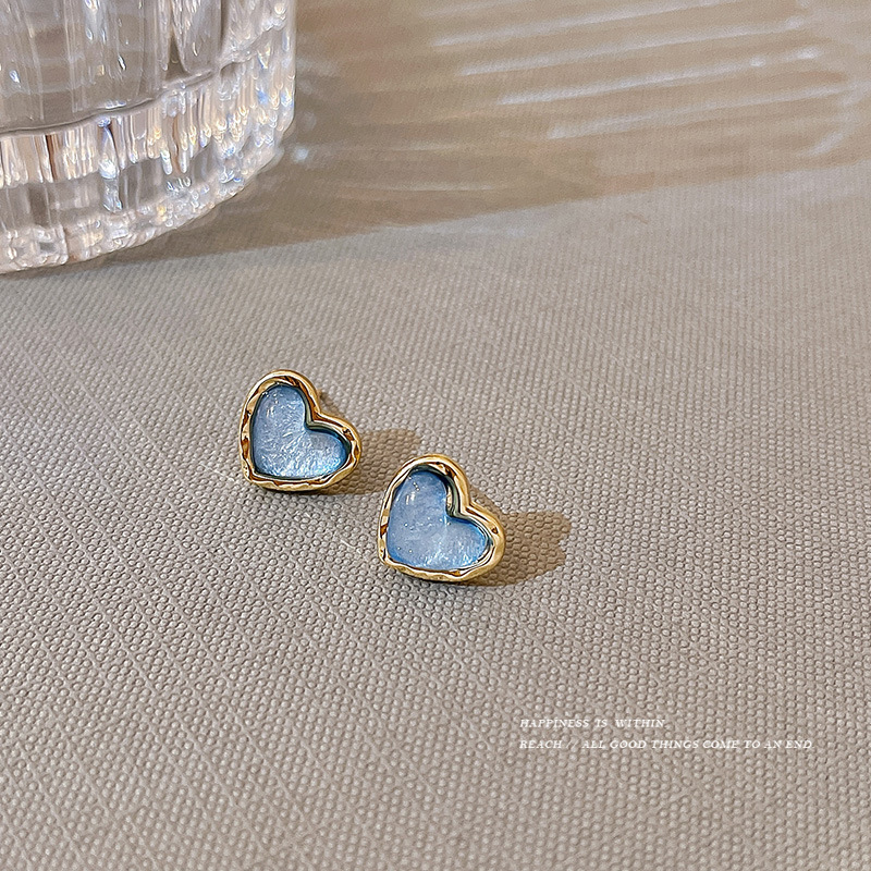 Dongdaemun, South Korea's heart-shaped fashionable stud earrings for women, featuring a minimalist and cool style on Instagram. These are niche design and elegant earrings Specification drawing