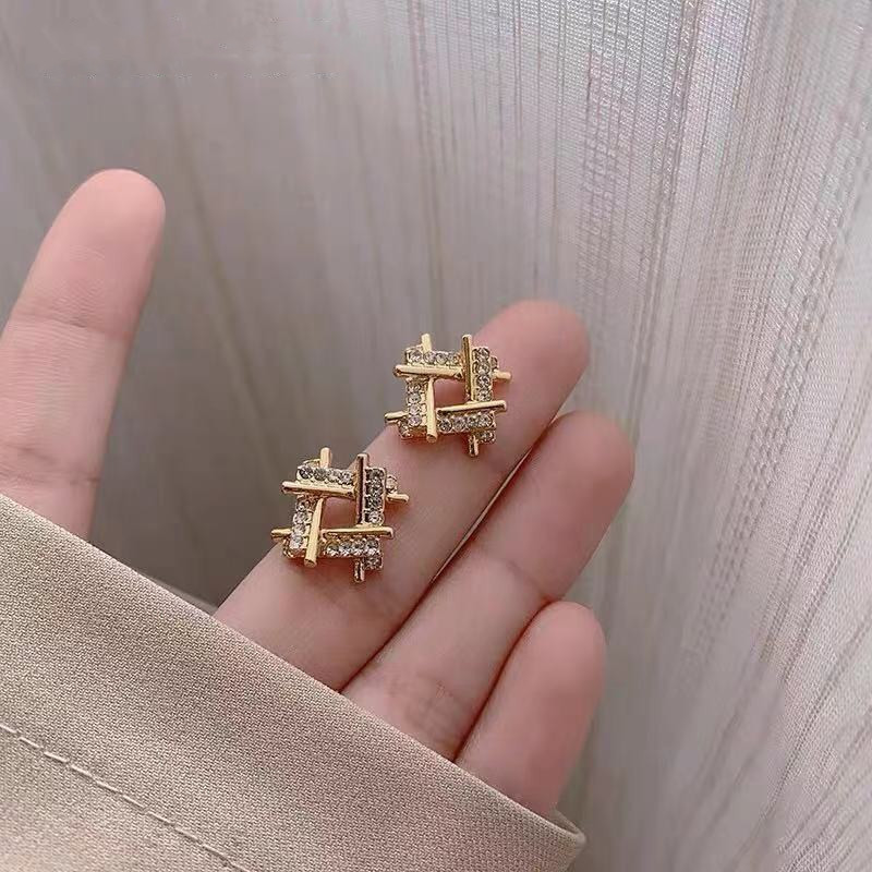 925 Silver Needle, versatile geometric square rhinestone stud earrings from Dongdaemun, South Korea, fashionable and trendy style earrings and earrings full figure