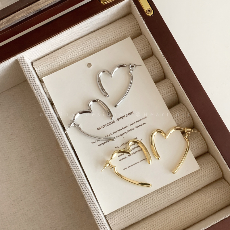 S925 Silver Needle Light Luxury heart-shaped earrings for women, simple and cold style ear rings, niche design sense, versatile earrings details Picture