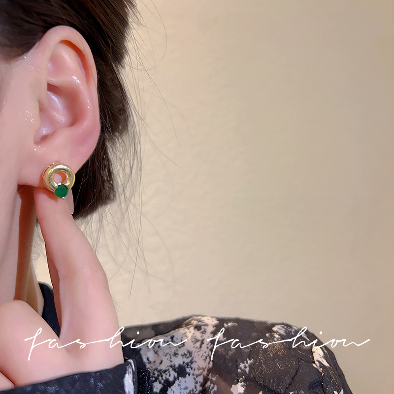 Golden circle zircon stud earrings for women, a niche Korean Internet celebrity style earring, a new trendy and fashionable ear accessory in 2023 details Picture