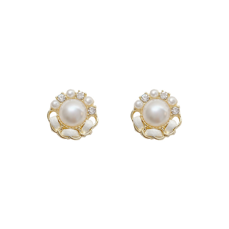 Camellia pearl stud earrings with a sense of design, fashionable Korean Internet celebrity style, diamond-encrusted earrings S925 silver needle earrings Item Picture