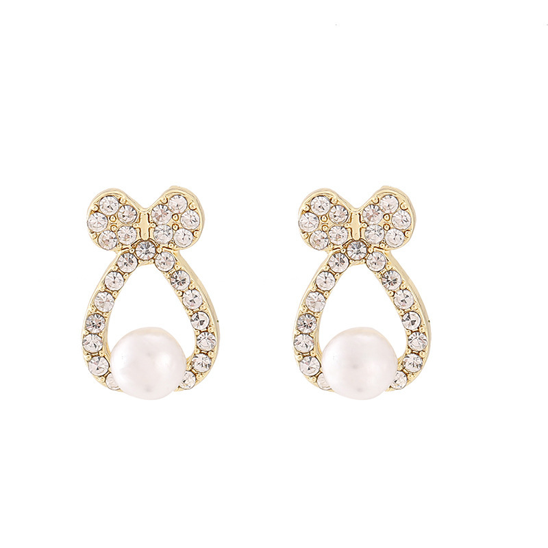 S925 silver needle earrings are available for wholesale from Yiwu manufacturer. Korean-style teardrop-shaped water diamond and pearl color-matched stud earrings Item Picture