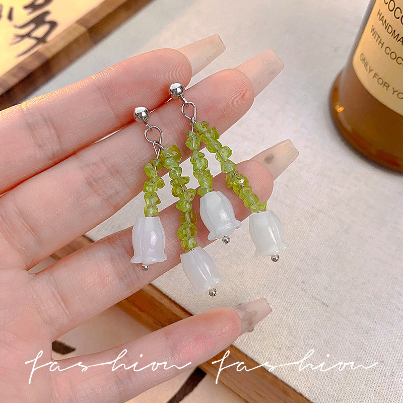 Fresh green flower beaded earrings, women's niche design sense, tassel elegance, stud earrings, internet-famous high-end earrings and earrings Specification drawing