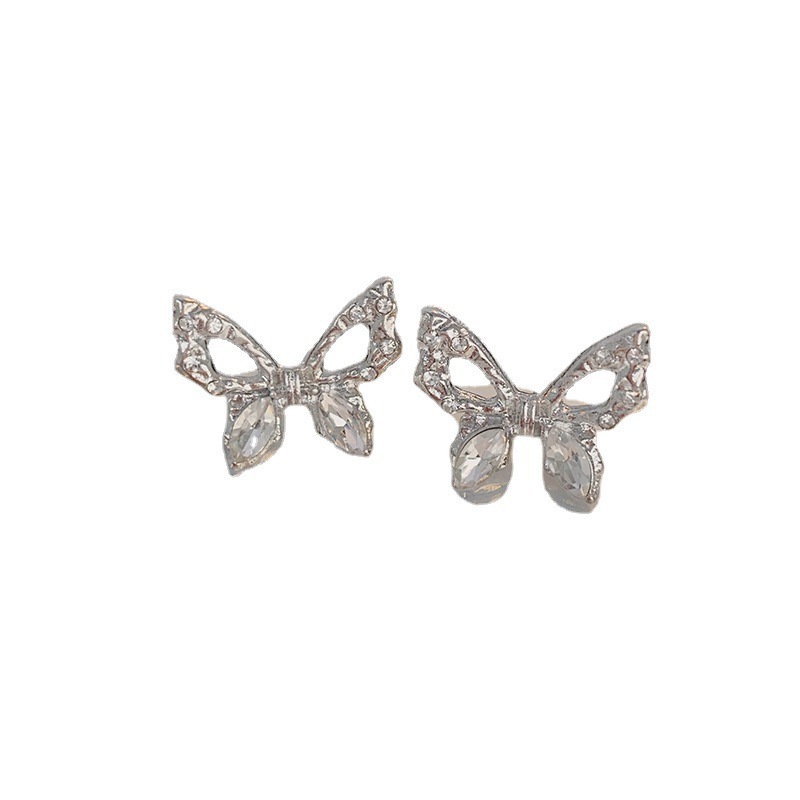 The new S925 silver needle ethereal hollowed-out butterfly stud earrings feature a simple design, a sweet and light luxury look, and are fashionable and elegant earrings Item Picture