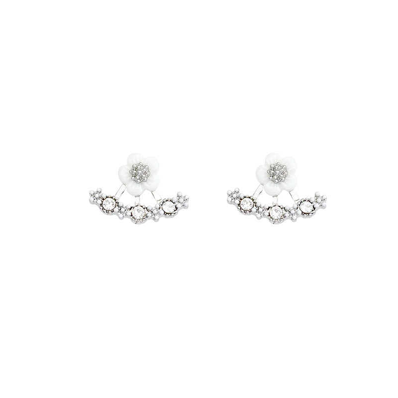 Fashionable Daisy flower earrings, fresh and exquisite stud earrings, 925 silver needle design sense, elegant and stylish earrings, high-end earrings Item Picture