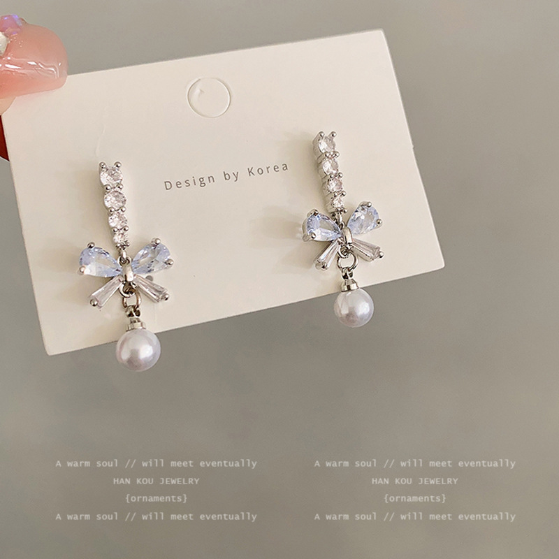Trendy bow pearl earrings 2025 new bestseller, personalized stud earrings, niche design sense, high-end earrings for women full figure