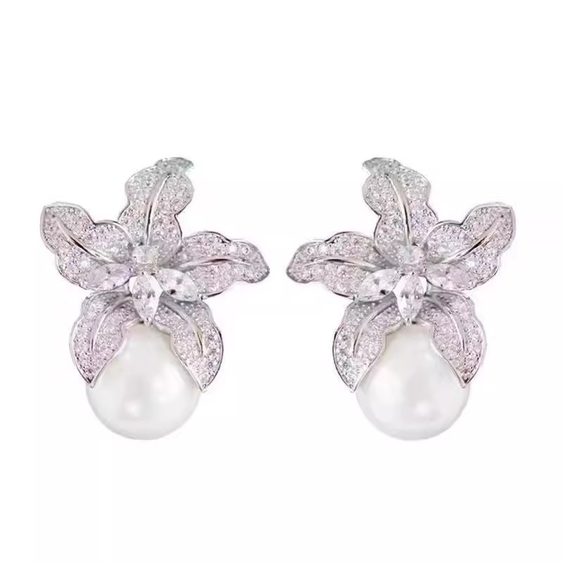 French fashion, exquisite, retro diamond-encrusted pearl flower stud earrings, light luxury, elegant temperament, cold style, high-end feel Item Picture