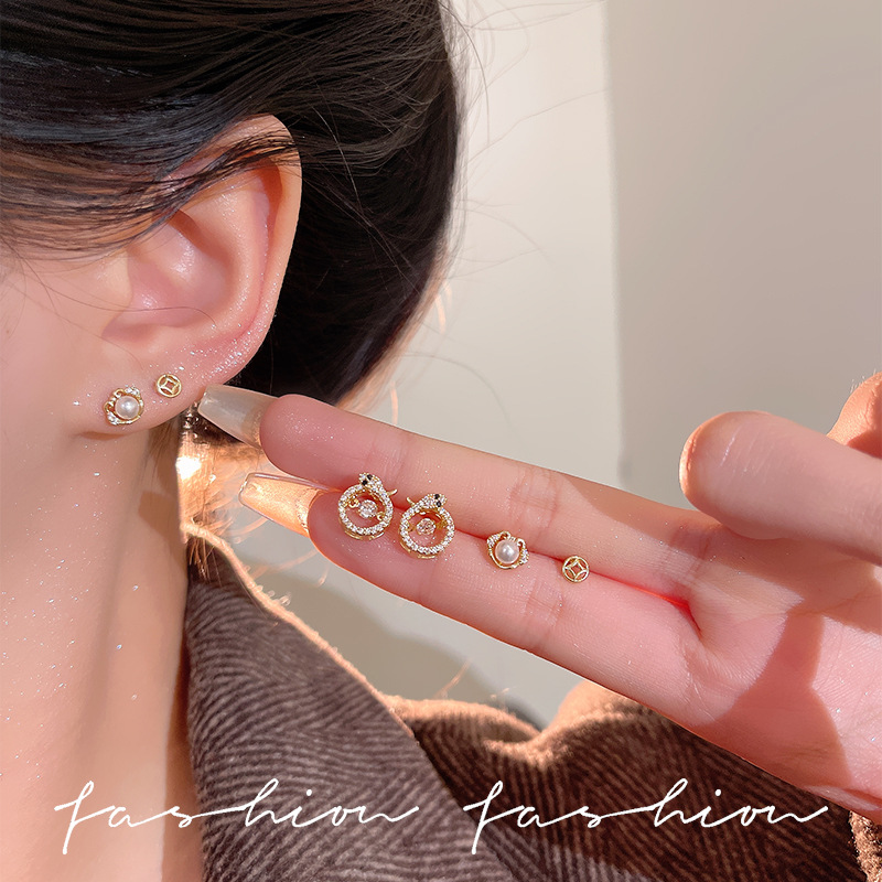 Pearl zircon snake-shaped stud earrings set, women's light luxury, high-end exquisite earrings, niche, versatile, fashionable and elegant earrings details Picture