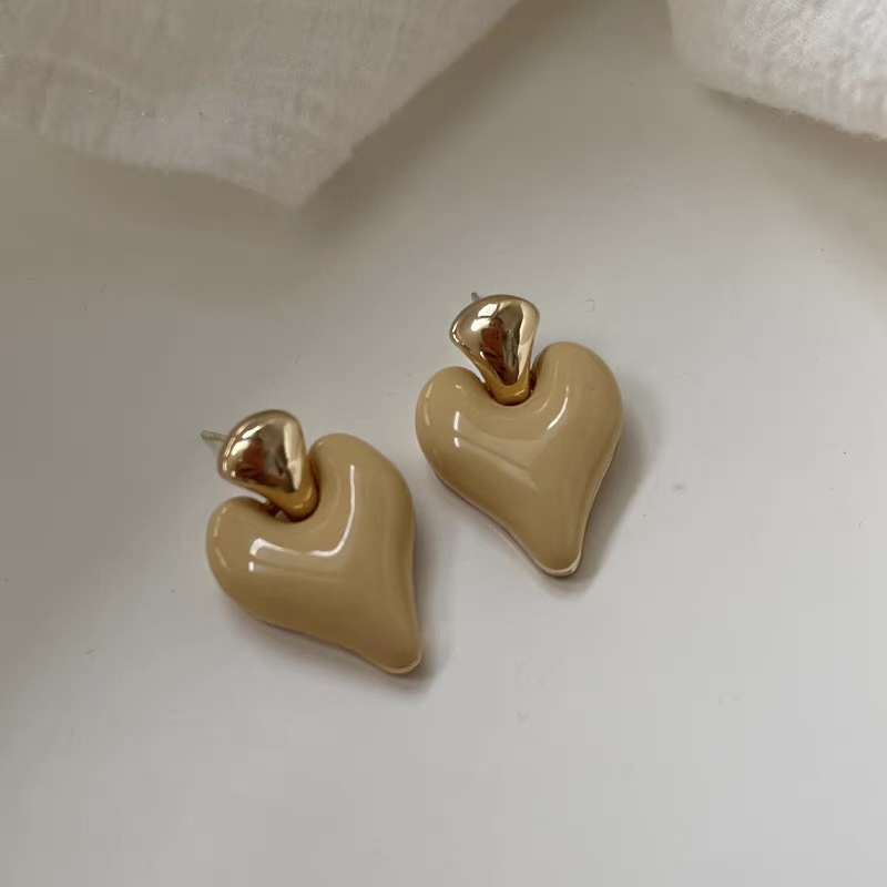 S925 Silver Needle Butter Drop Glaze heart-shaped earrings in ins, with a cold and elegant European and American light luxury feel, exaggerated fashion and individuality, stud earrings Specification drawing