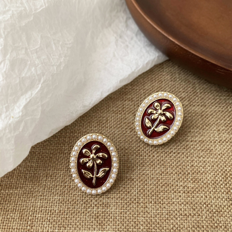 S925 Silver Needle, Korean fashion, retro style, oval flower, red stud earrings, niche design, trendy earrings and earrings Application Scenario