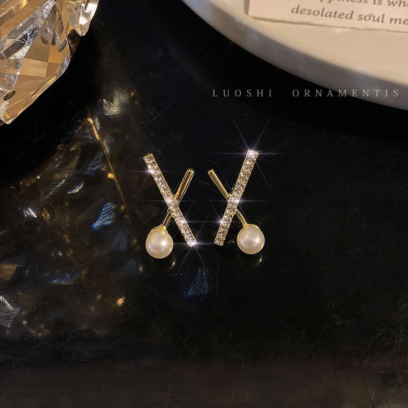 S925 Silver Needle cross-geometric Pearl Earrings, feminine bright diamond stud earrings, French elegance, ladylike goddess wholesale Application Scenario