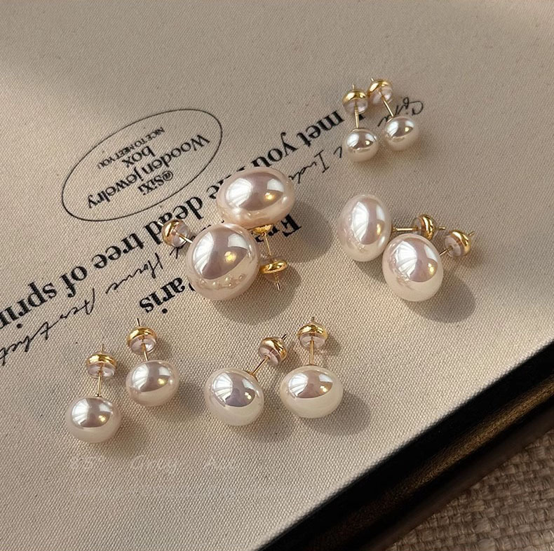 Elegant and fashionable choice: Pearl stud earrings, women's steamed bun pink light luxury fashion earrings, niche simple and elegant earrings full figure