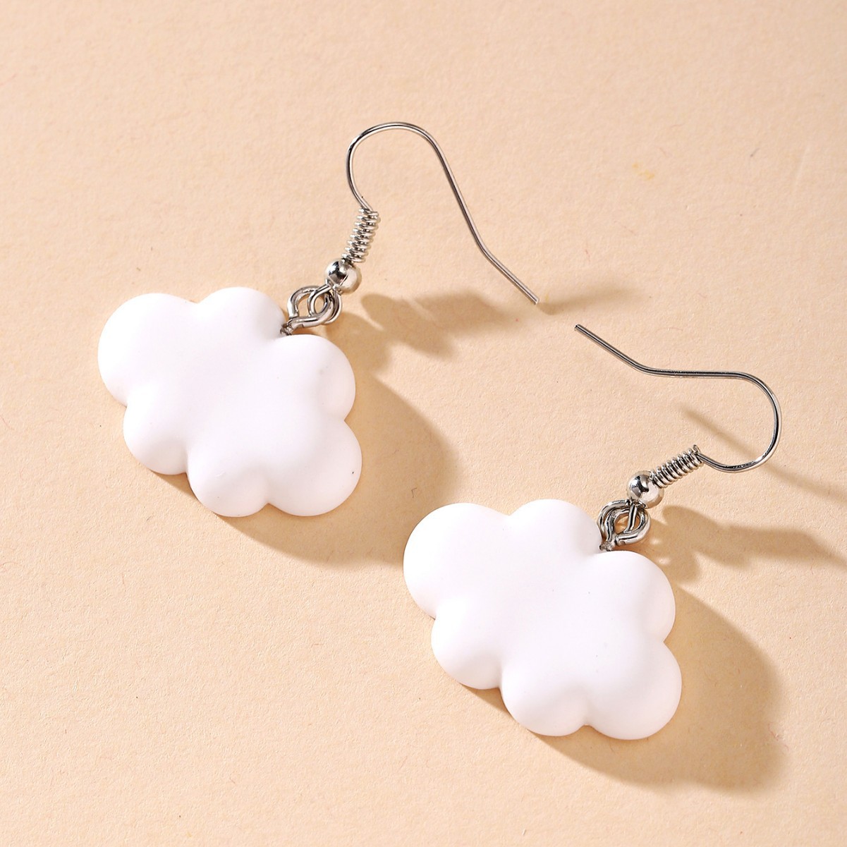 51472 European and American cross-border jewelry wholesale Cartoon cute cloud earrings, feminine charm, versatile, simple and niche earrings Application Scenario