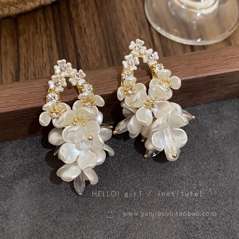 Sweet French jasmine flower earrings, super fairy-like retro earrings, high-end, light luxury, niche and elegant stud earrings wholesale details Picture