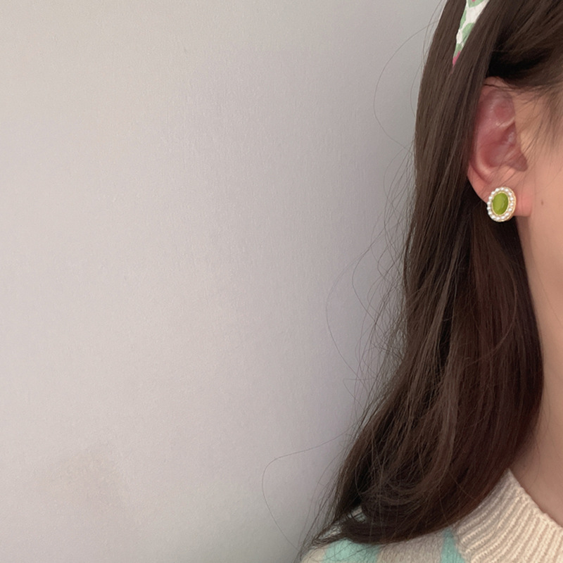 Forest-themed sweet student-style earrings, green retro gentle cat's eye stone stud earrings, S925 silver needle light luxury earrings for women Specification drawing