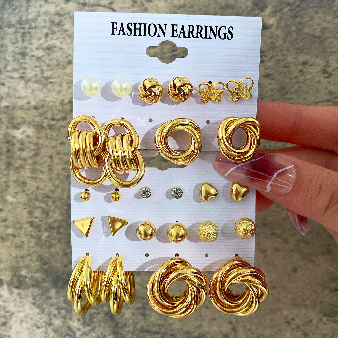 A 6-piece set of European and American metal circle chain stud earrings, creative and personalized cross-border heart-shaped pins, butterfly earrings for women full figure