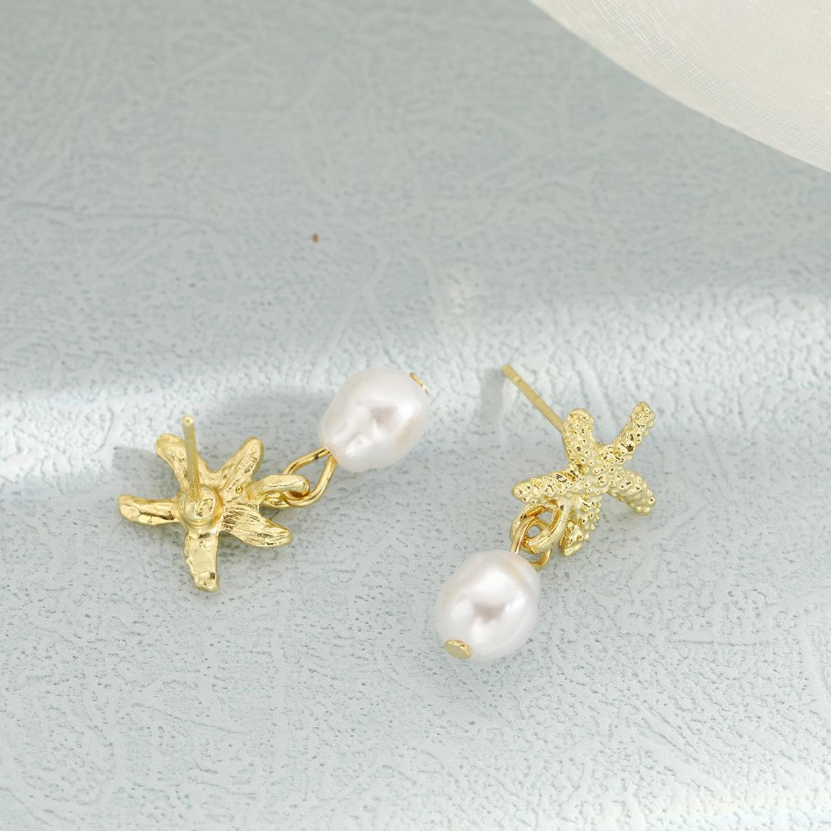 European and American cross-border best-selling imitation pearl pendant earrings, starfish and scallop stud earrings, fashionable beach gold jewelry earrings for women Application Scenario