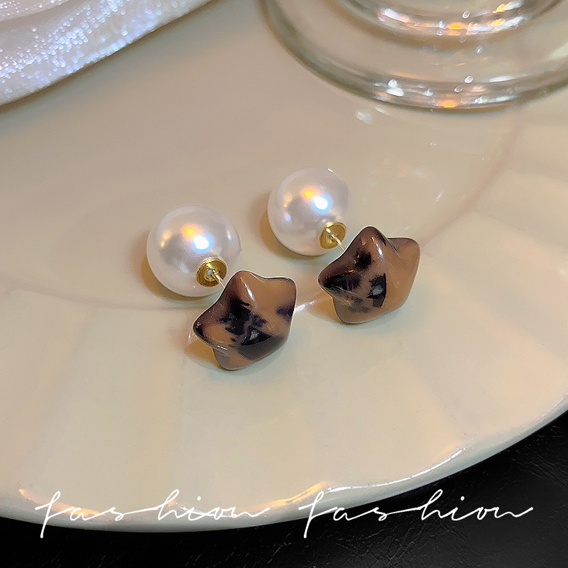 Maillard leopard print pearl double stud earrings for women's autumn and winter, retro and high-end style, star earrings, versatile earrings details Picture