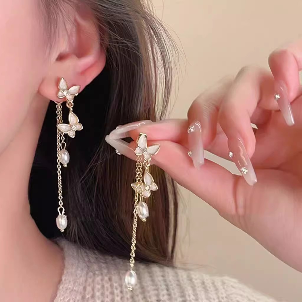 The super fairy butterfly long tassel earrings exude a unique and high-end feminine touch with a light luxury style. The stud earrings are fashionable and versatile full figure