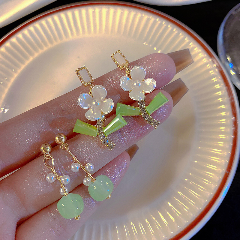 925 Silver Needle Hetian jade Stud earrings, a niche and light luxury wound pearl earrings for women, a new style of elegant and simple earrings wholesale full figure