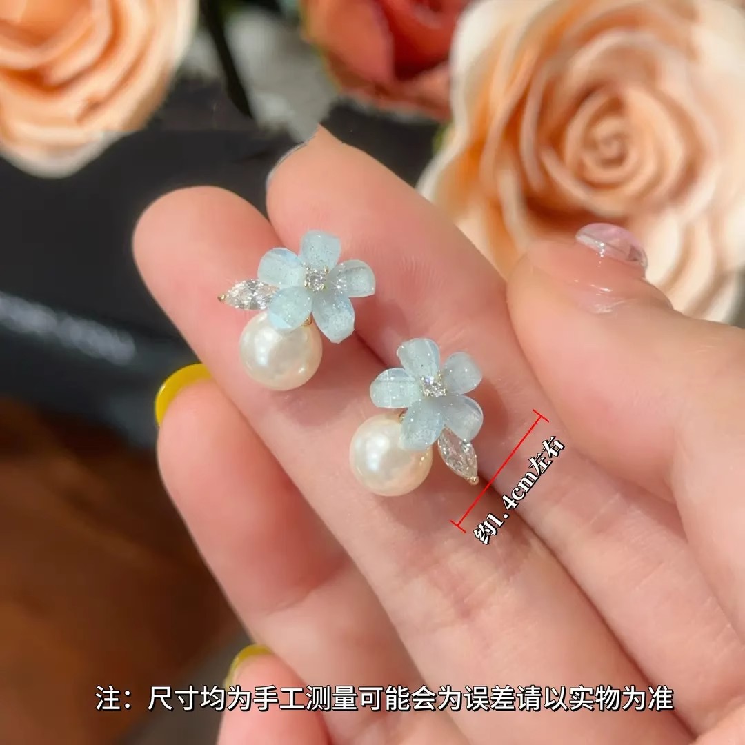 Spring and summer super ethereal blue flower pearl stud earrings for women, a unique and high-end French style, versatile earrings for commuting Application Scenario