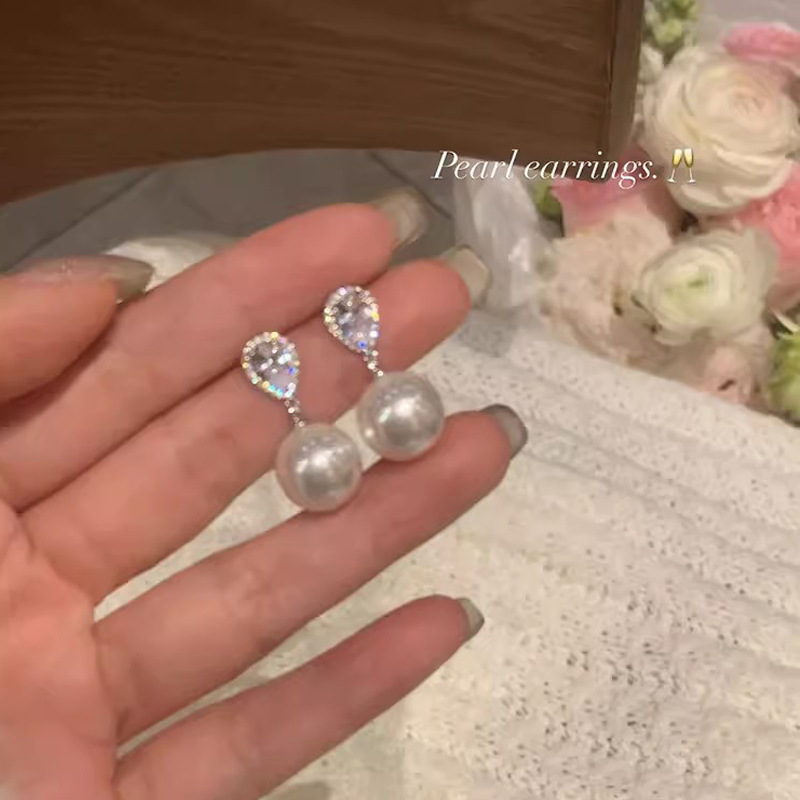 French romantic water drop diamond earrings, unique and high-end retro earrings, elegant and light luxury accessories from Yiwu full figure