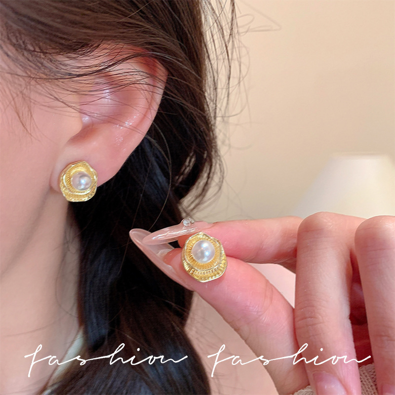 Small, irregular retro wavy pearl double-layer frosted earrings, French elegant brushed lotus leaf earrings and earrings for women details Picture