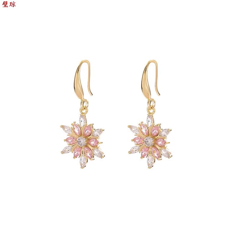 Cute Christmas snowflake stud earrings for autumn and winter, women's light luxury, exquisite and fashionable, versatile earrings, niche design, high-end sense earrings Item Picture