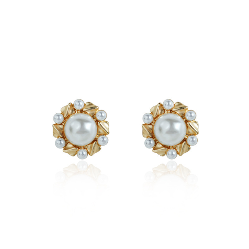 French court retro circular matte metal earrings 925 silver needle wholesale, elegant and refined matte pearl stud earrings Item Picture