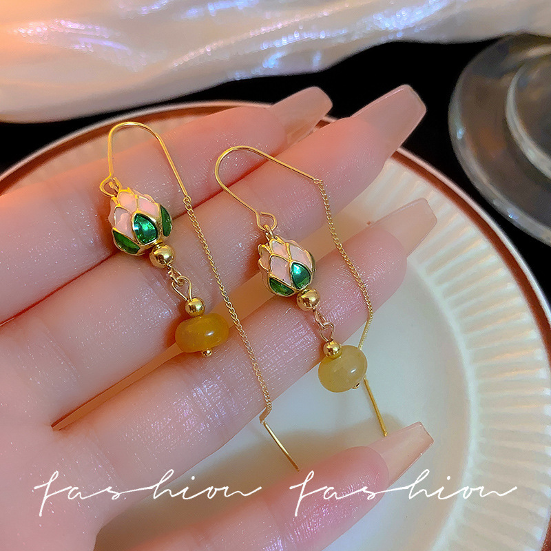 Court French long glazed pearl earrings, retro tassel earrings, simple, niche and versatile ear thread earrings for women full figure
