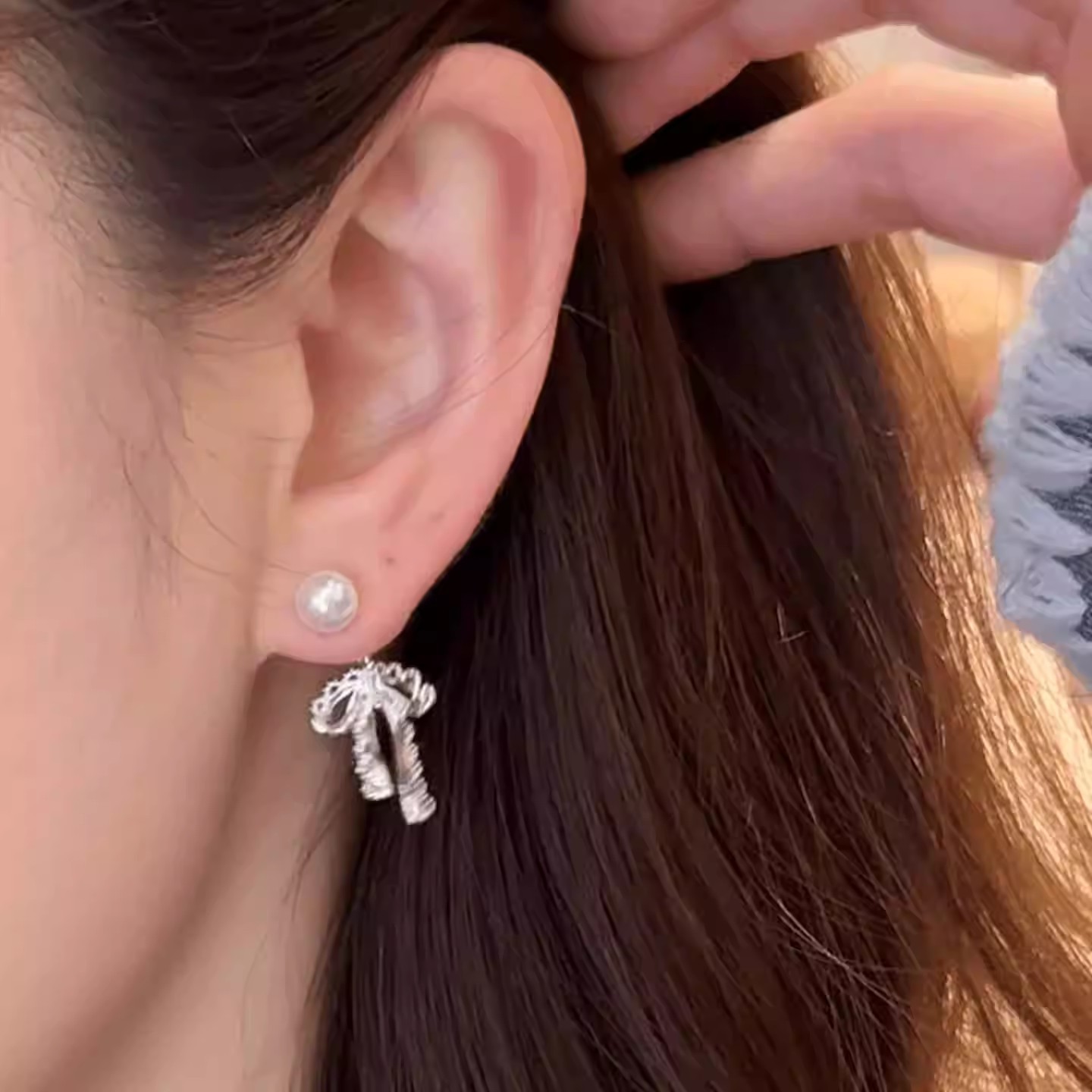 Bow pearl stud earrings for women 2025 New bestseller, niche design sense, high-end light luxury style earrings and earrings Application Scenario