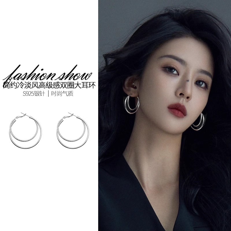 French-style exaggerated super sparkling plain double-ring earrings for women, fashionable and slimming face, unique and elegant, cold style earrings and earrings full figure
