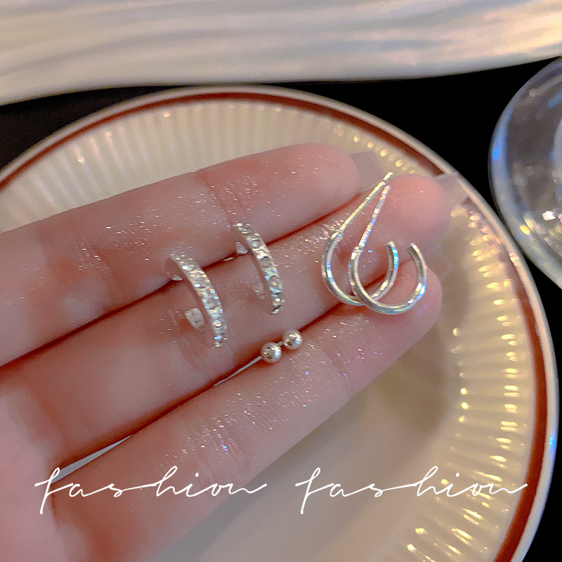 The Dongdaemun Women's 2023 trendy design combination set of ear studs and three-piece earrings from South Korea Specification drawing