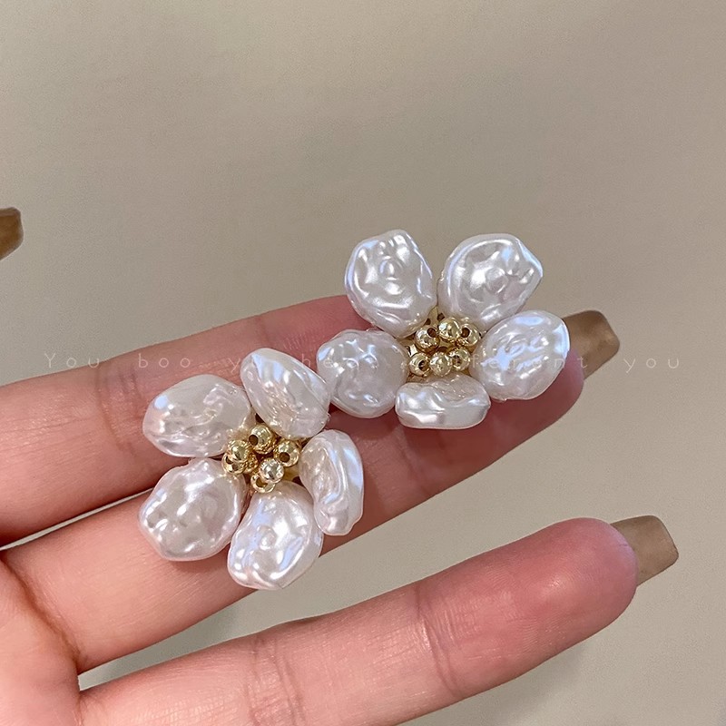 French-style imitation pearl flower earrings for women in autumn and winter, with a light luxury and high-end feel. The ear studs are a unique and niche design Application Scenario